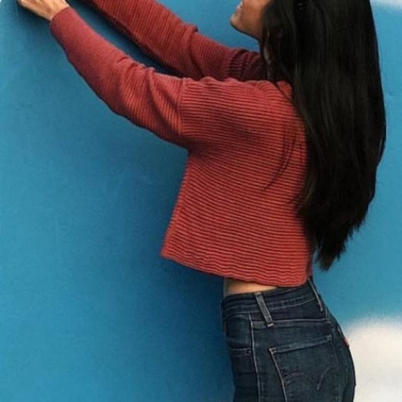 Top Causal Crop Top - Picture 2 of 4